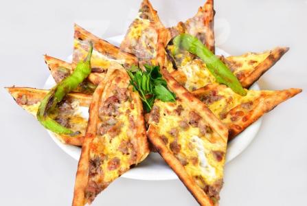 Etli Ekmek yumurtali | 350,00